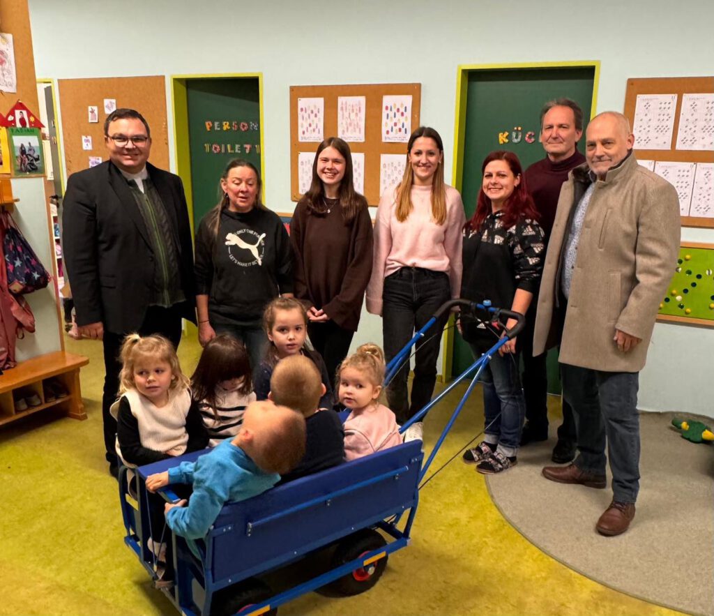 Teisinger CSU spendet Bollerwagen